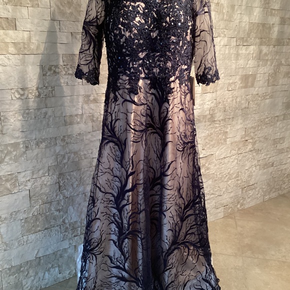 Mingda’s Elegant Evening Dress (NWT) - Picture 2 of 16
